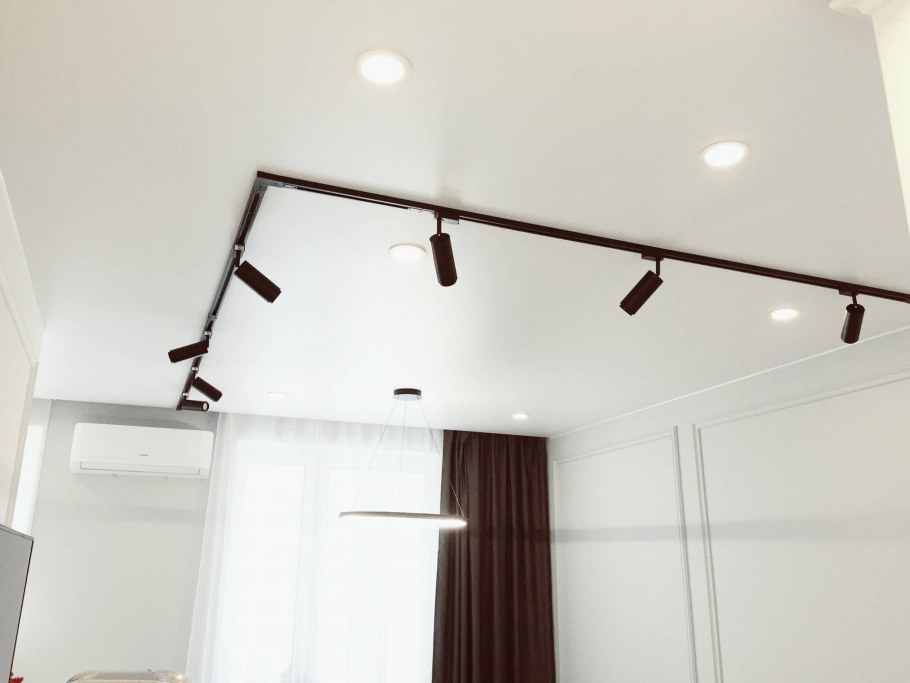 Натяжка потолка