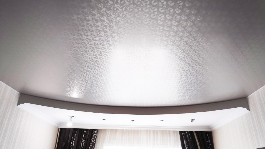 Фактурные натяжные потолки