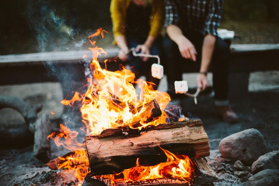 Сжигать мусор на участке