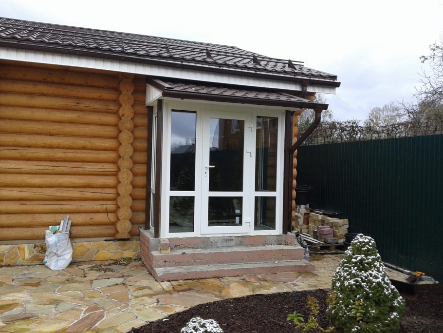 Застеклённая веранда к дому