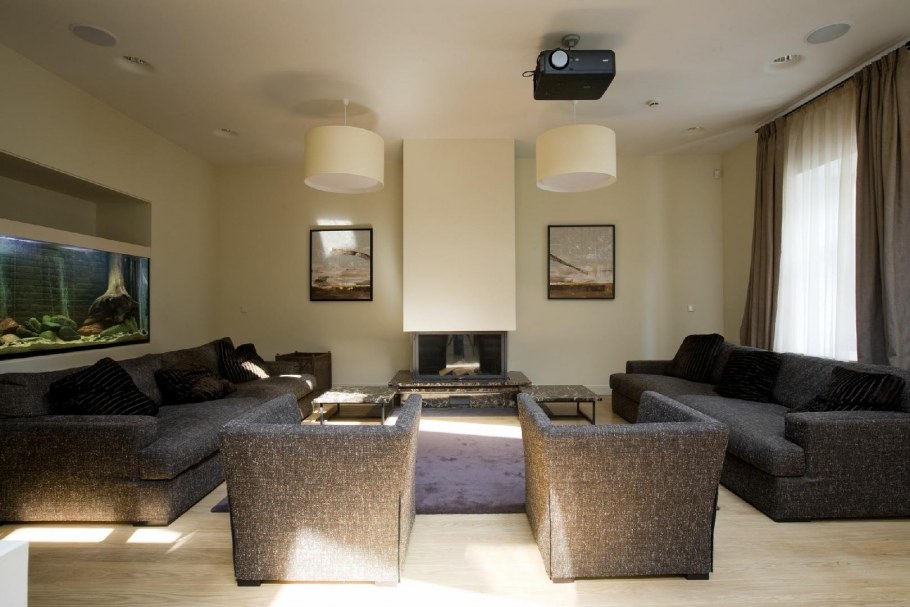 Расположение дивана в гостиной