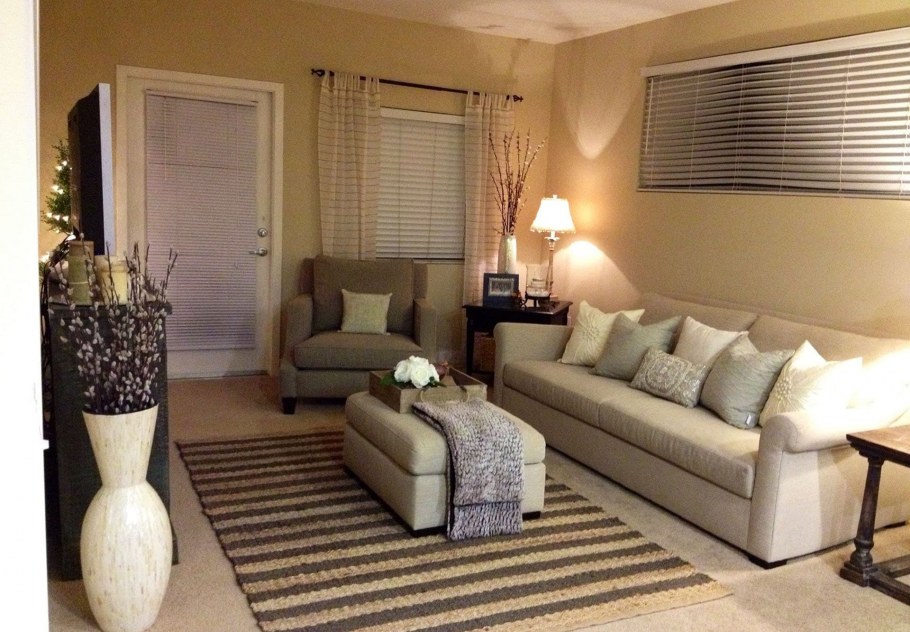 Гостиная в скандинавском стиле с двумя диванами