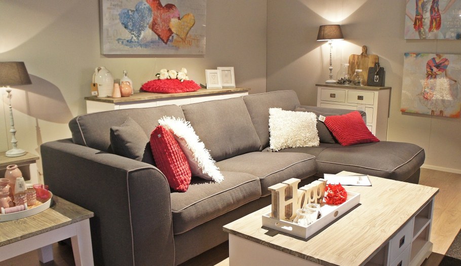 Диван в современном интерьере