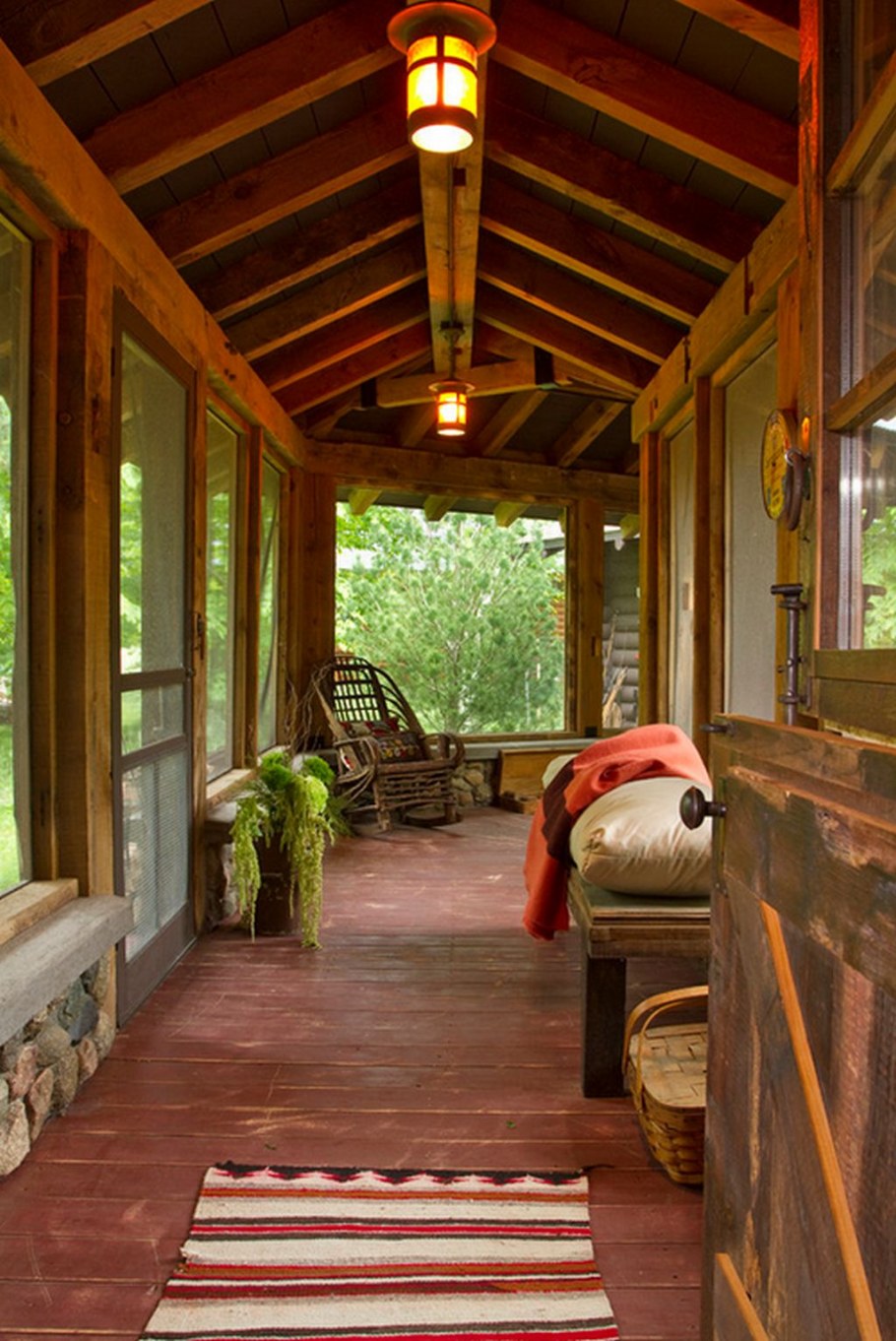 Уютная веранда в деревенском стиле