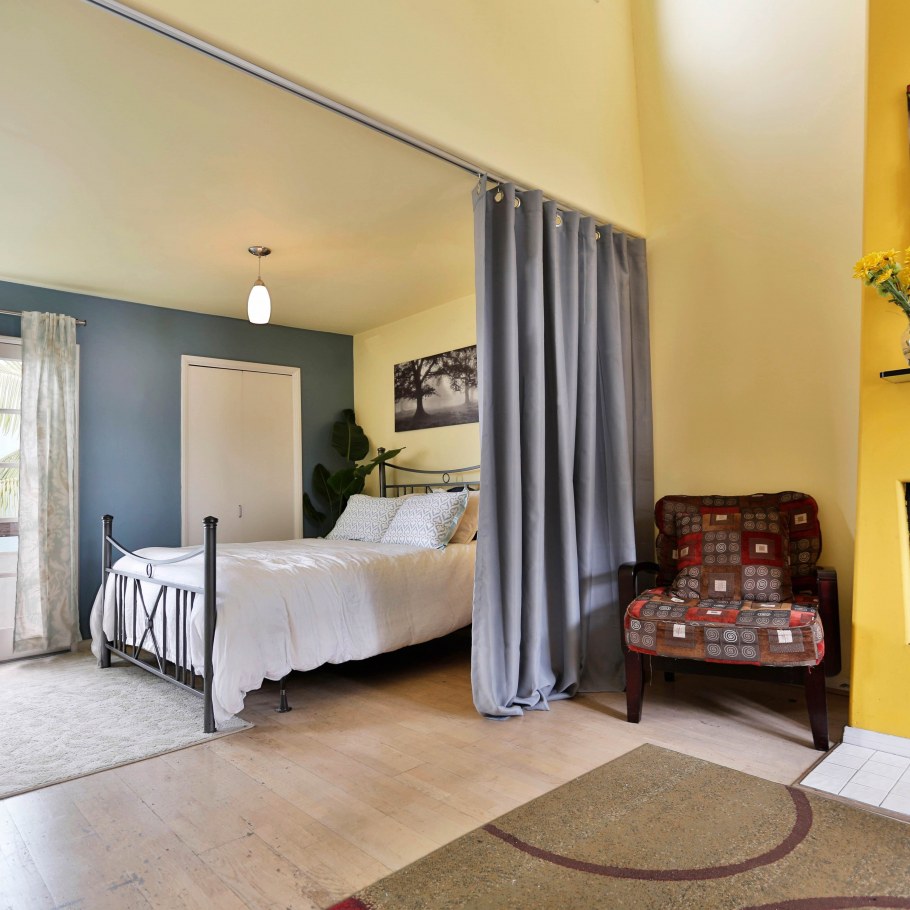 Зонирование шторами