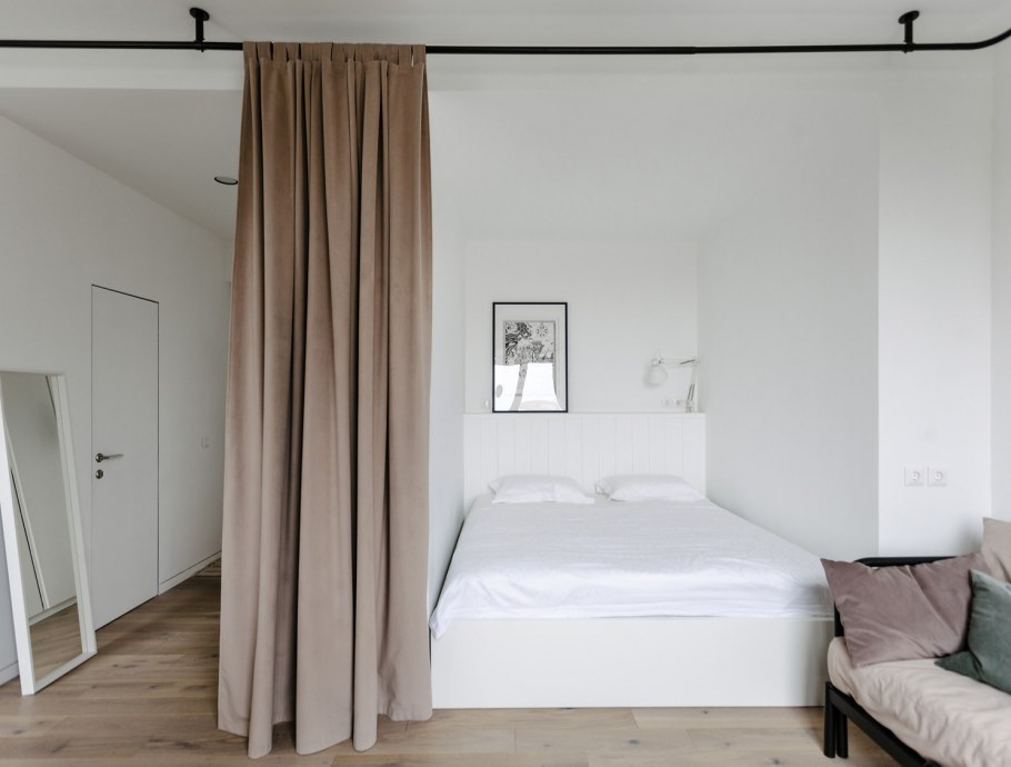 Карнизы для зонирования комнаты шторами