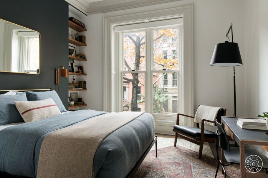 Бело бежевая спальня