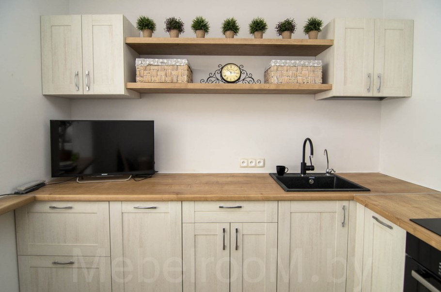 Белая кухня столешница дуб