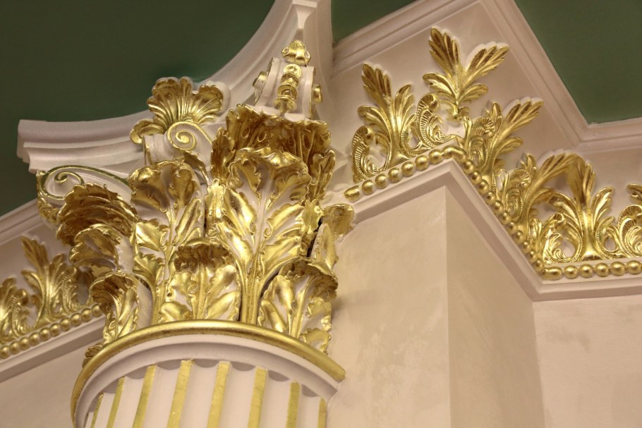 Золочение лепнины сусальным золотом