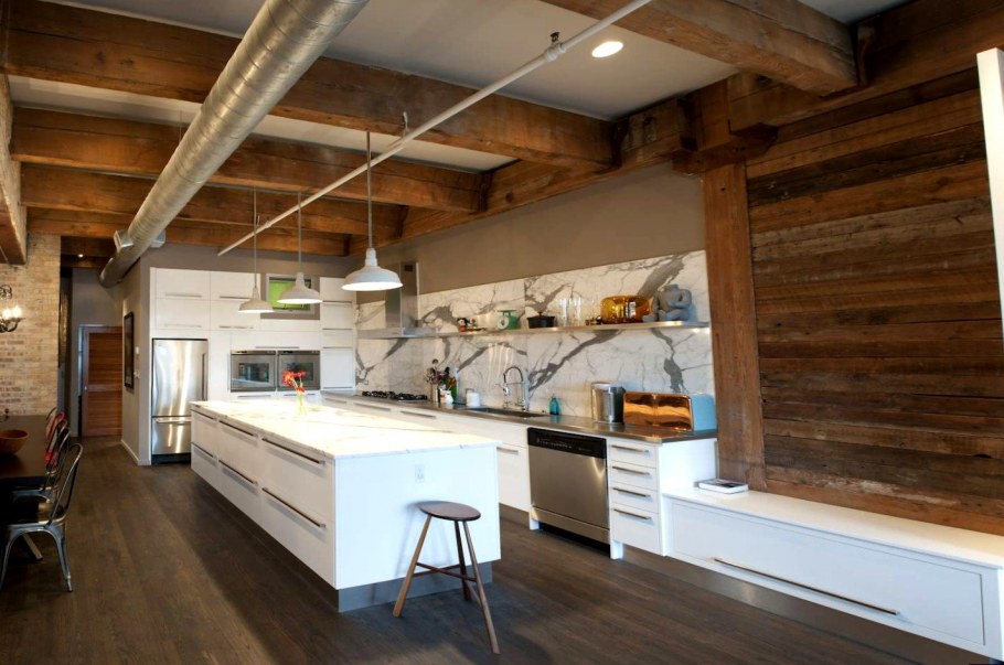 Потолок лофт дерево балки