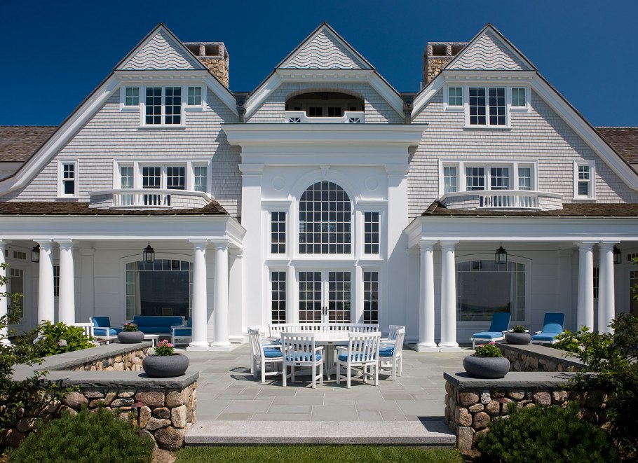 Белый коттедж