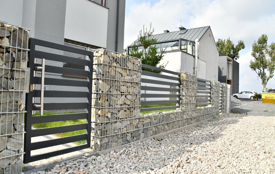 Забор для коттеджа из габионов