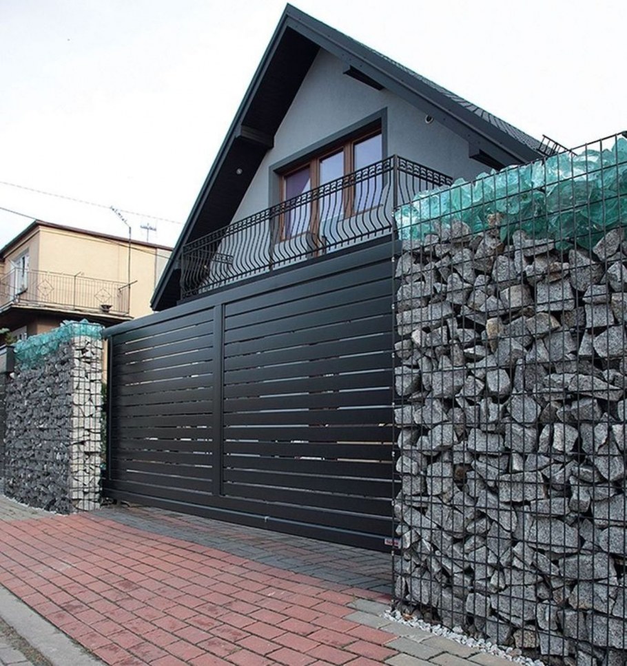 Забор из габионов и дерева