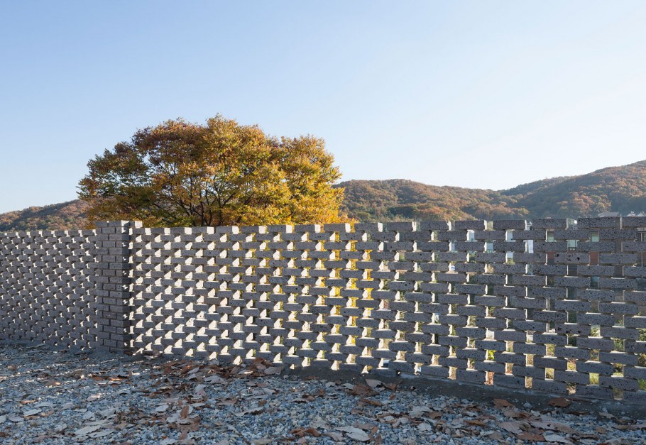 Забор из габионов на склоне