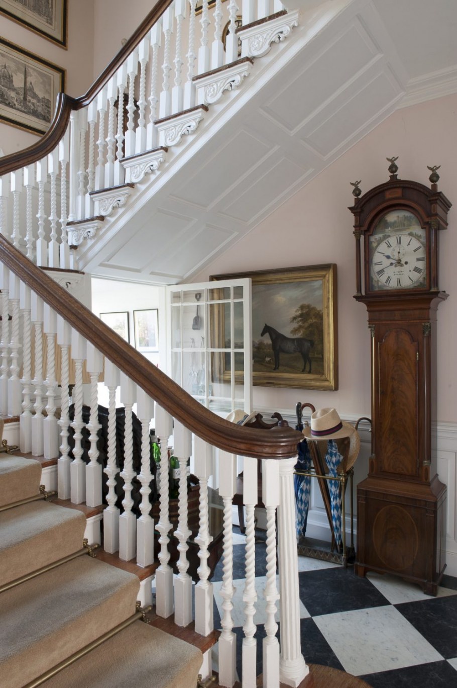 Деревянная лестница в английском стиле