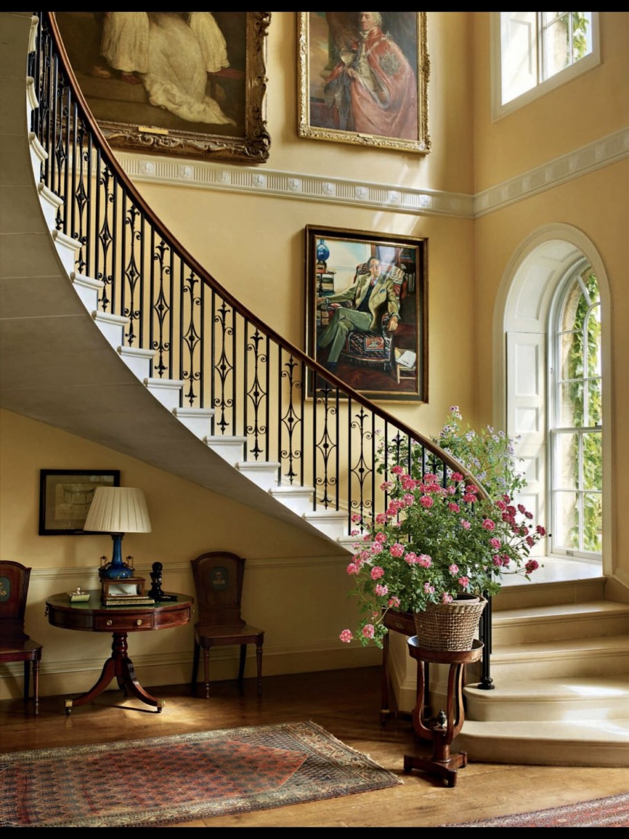 Лестница в интерьере