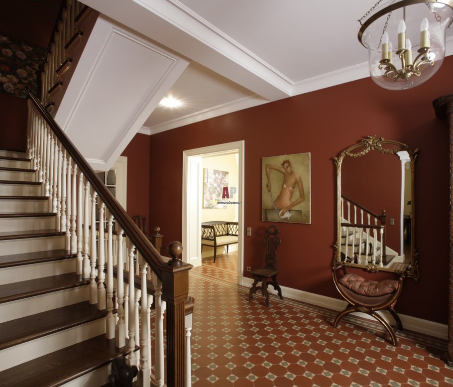 Интерьер холла в частном доме