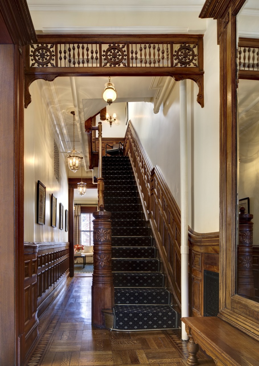 Прихожая в викторианском стиле