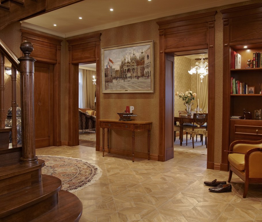 Холл с лестницей в английском стиле