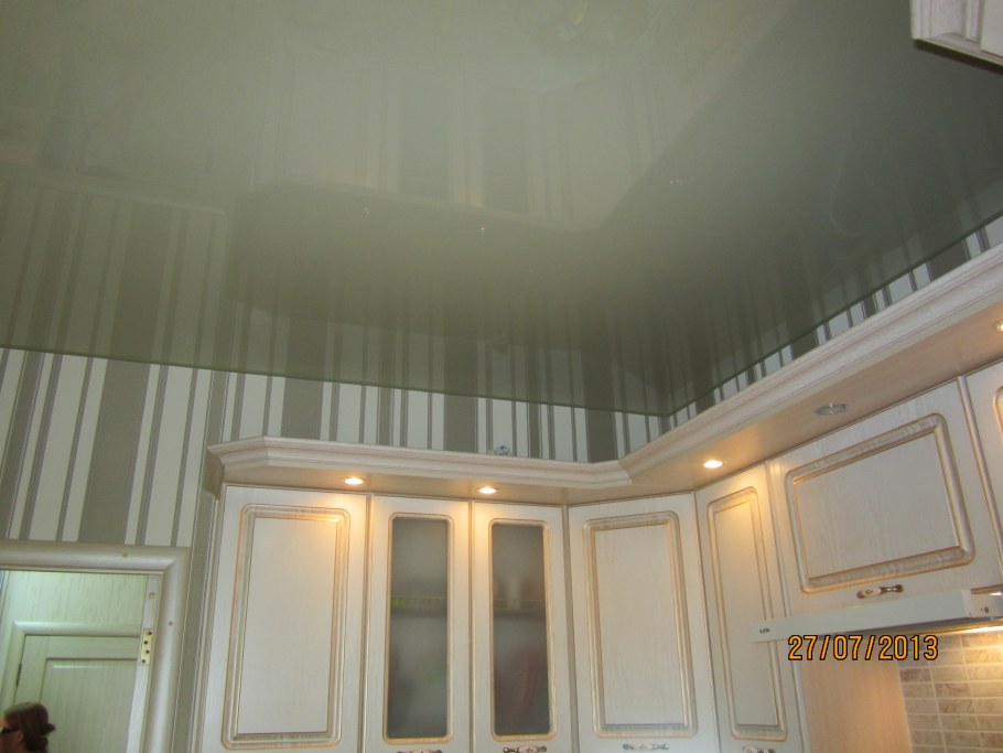 Натяжной потолок металлик