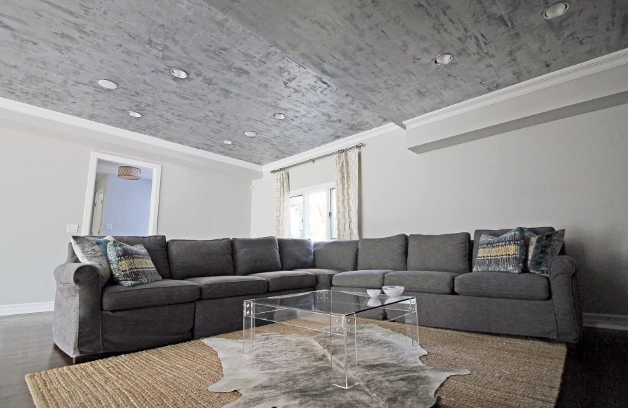 Серебристый потолок