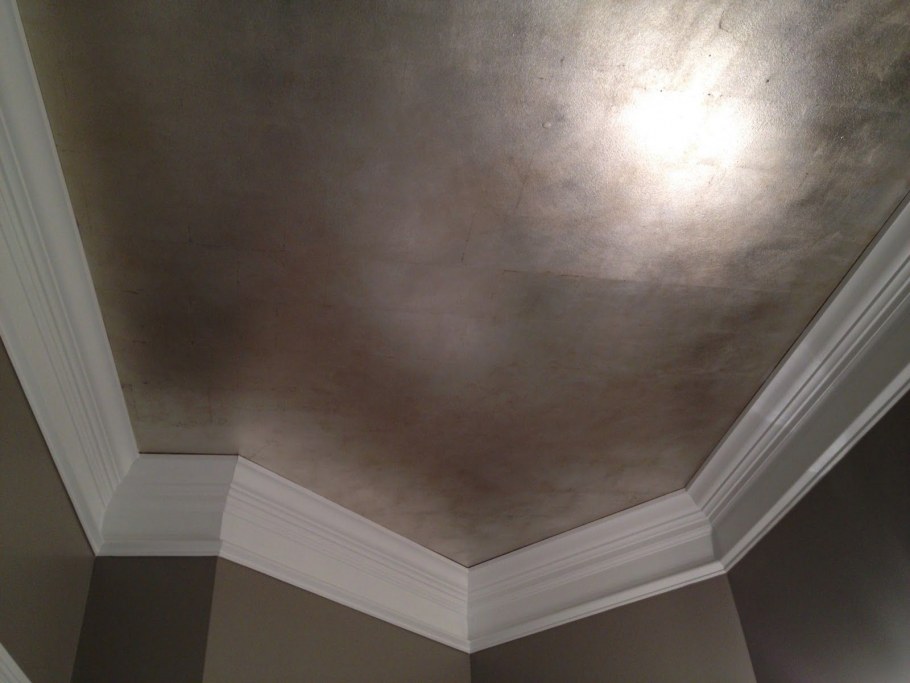 Спальня в белых тонах