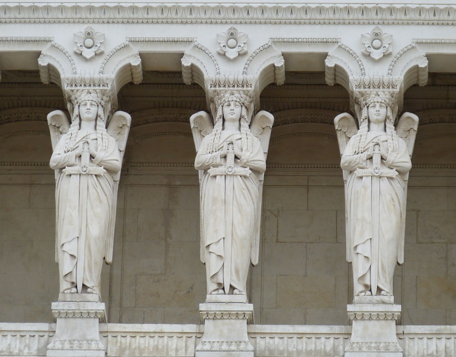 Монумент нереид