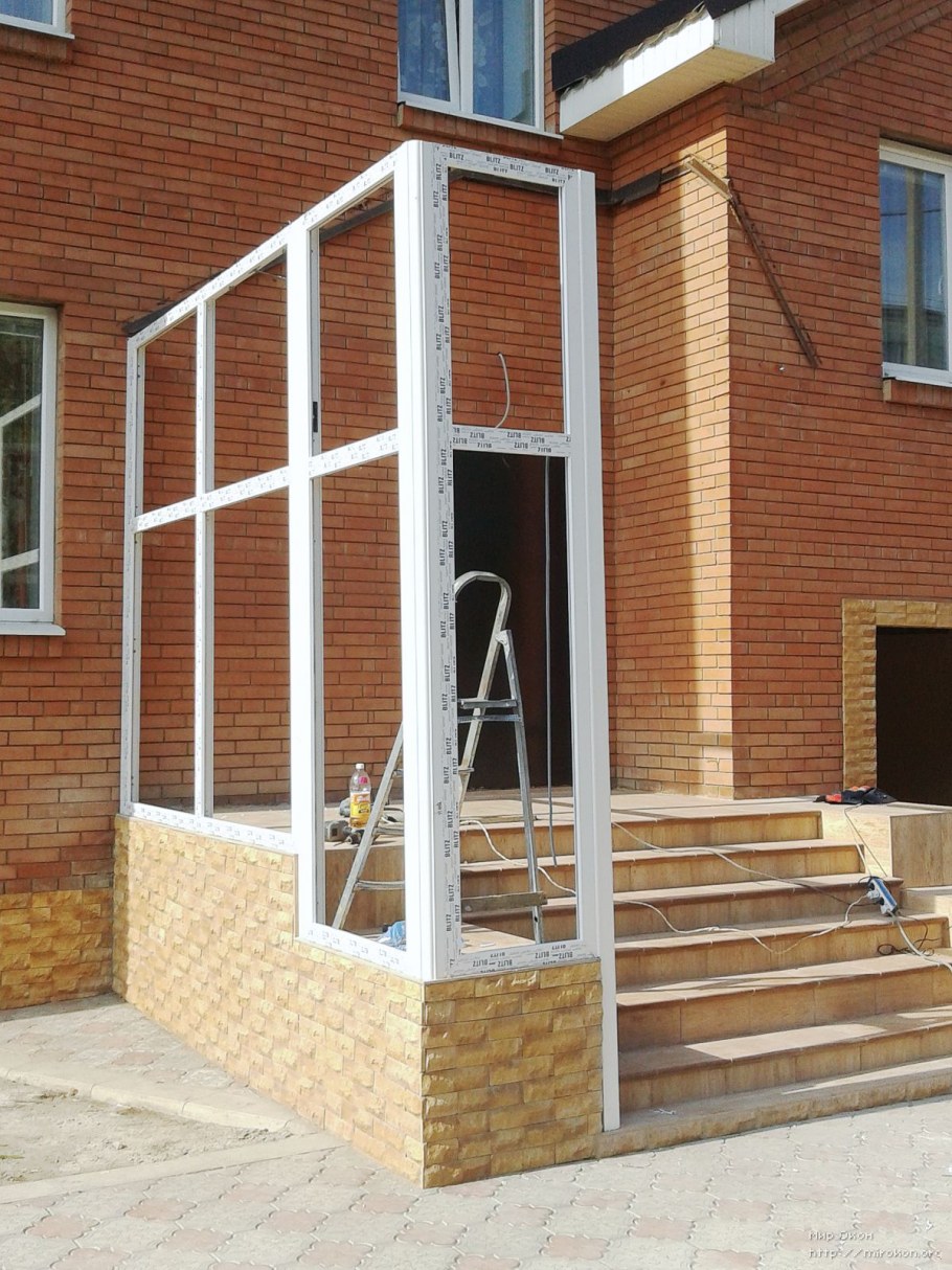 Пластиковая входная группа