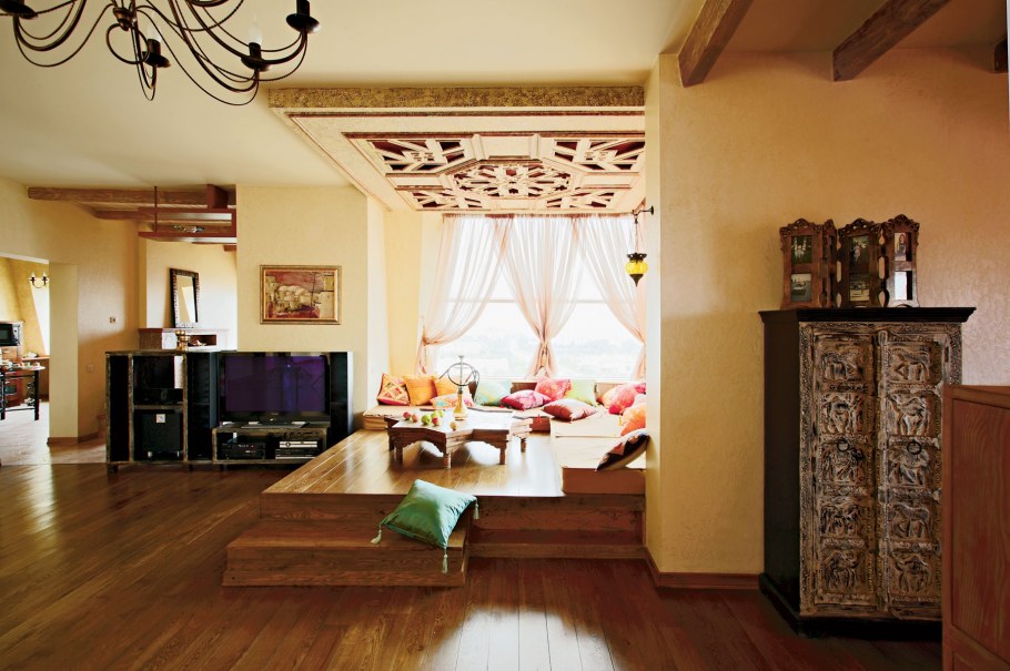 Подиум в комнате в Восточном стиле