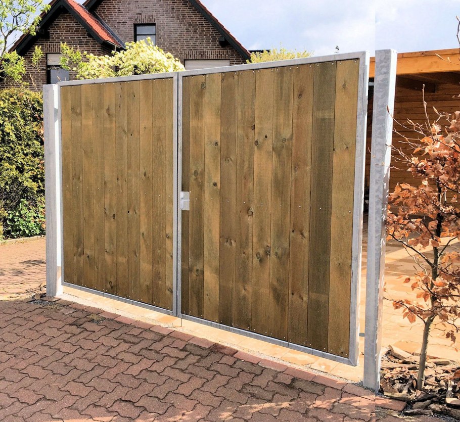 Деревянные ворота в гараж