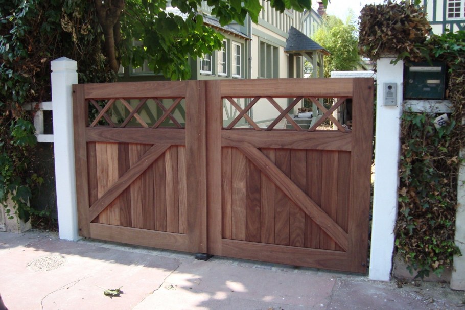 Плющ ворота поместье