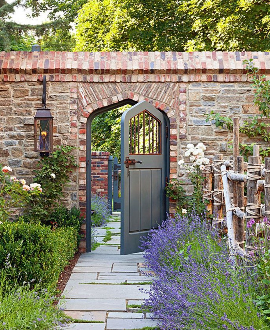 Деревенские ворота