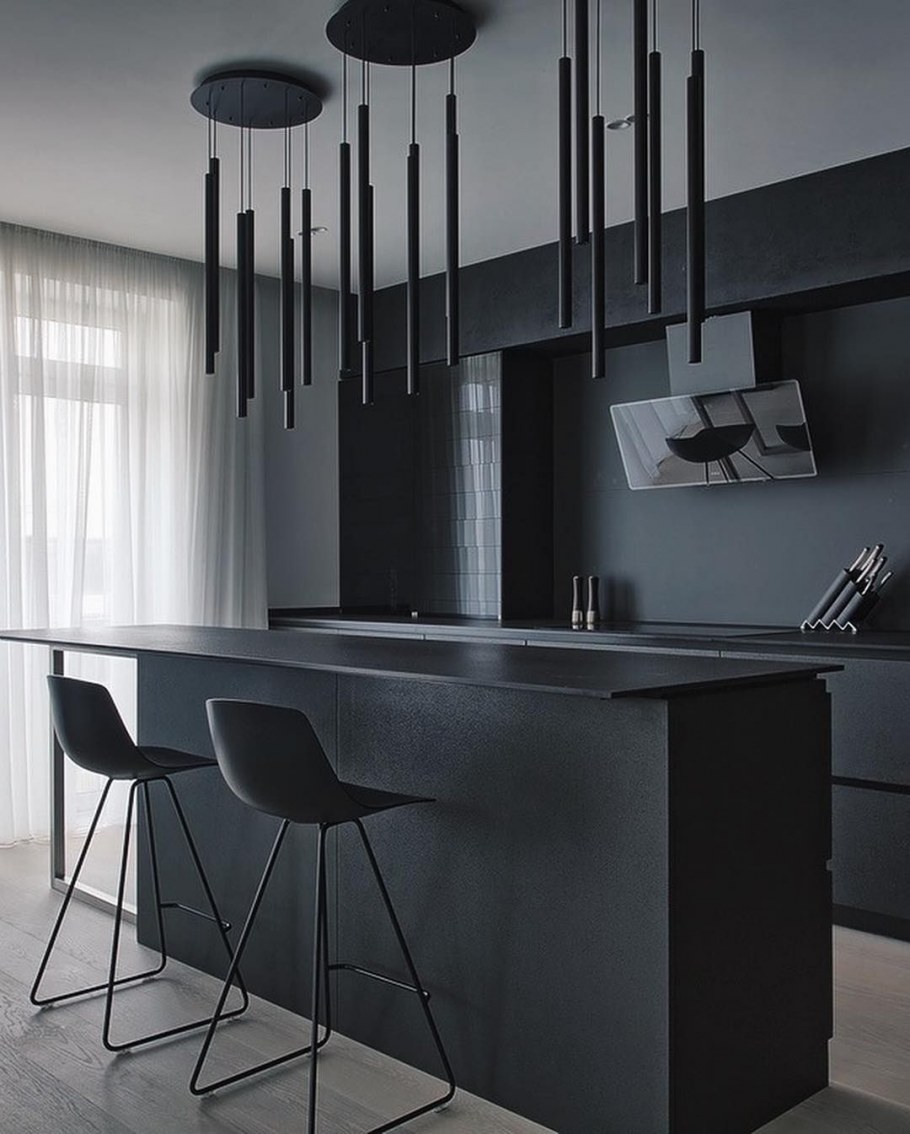 Черные минималистичные кухни