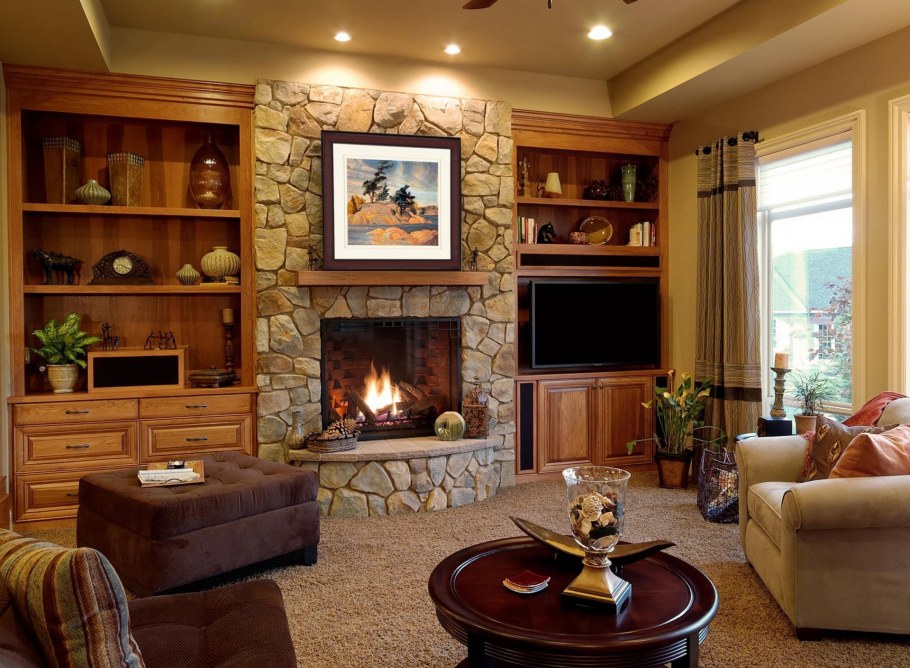 Уютный интерьер с камином