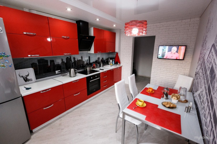 Интерьер кухни в квартире 12 кв.м красная