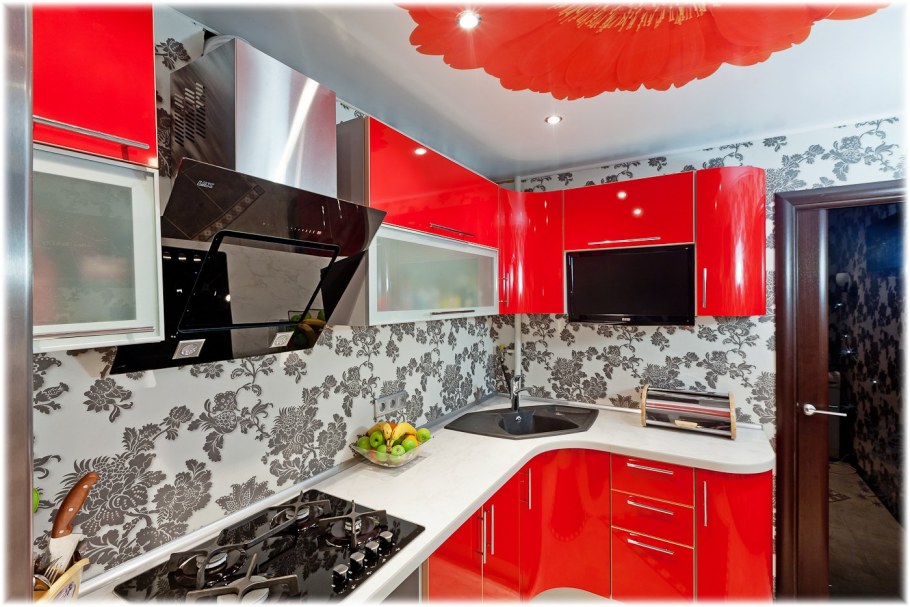 Обои для кухни с красным гарнитуром