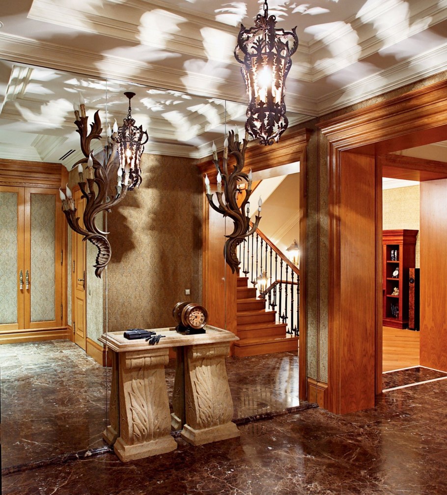 Коридор в викторианском стиле