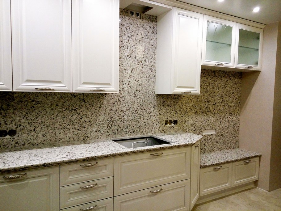 Кухонный фартук из кварцевого агломерата