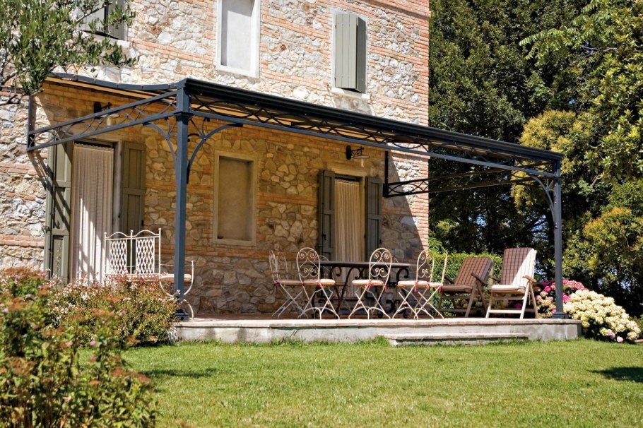 Крыльцо с навесом для дачи