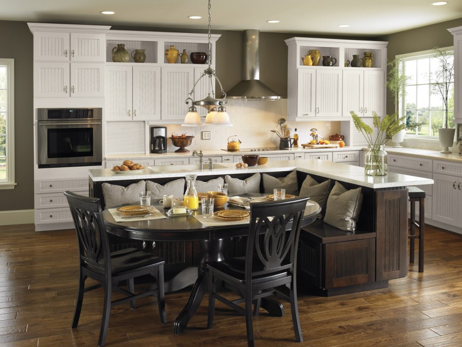 Кухонный островок с обеденной зоной