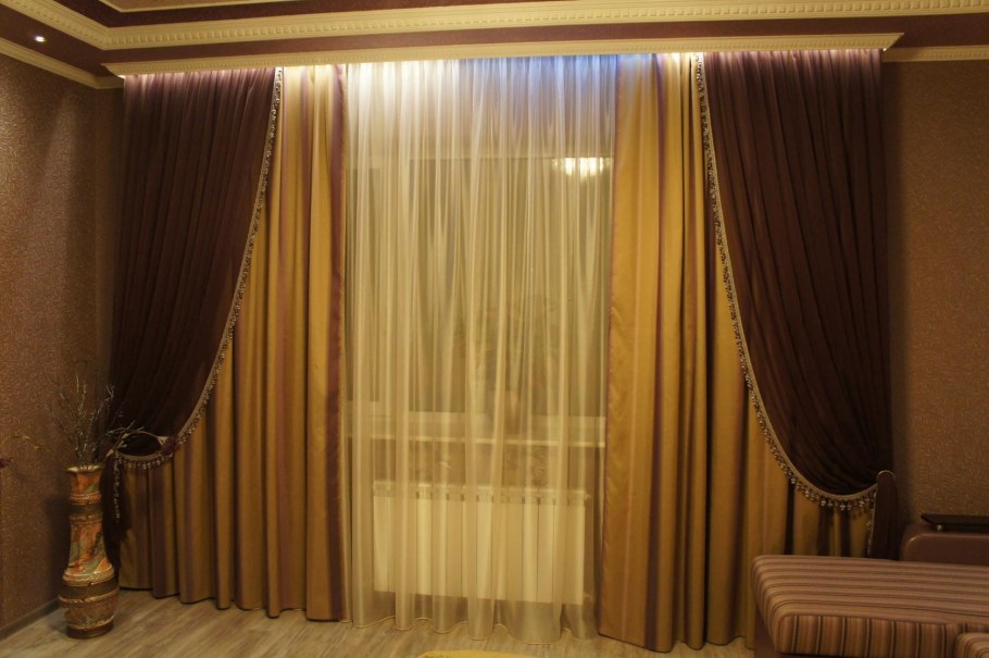 Шоколадные шторы в зал