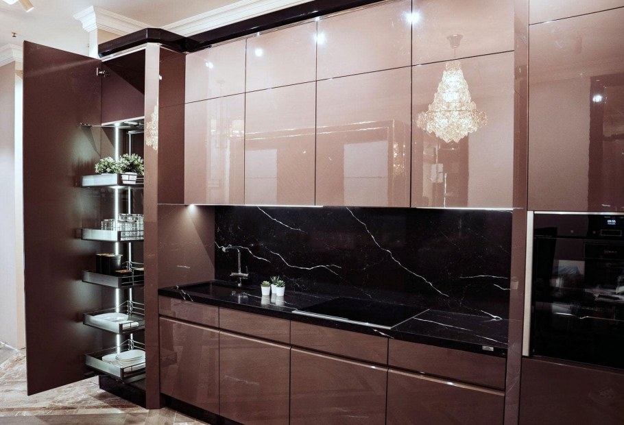 Кухня шоколадного цвета