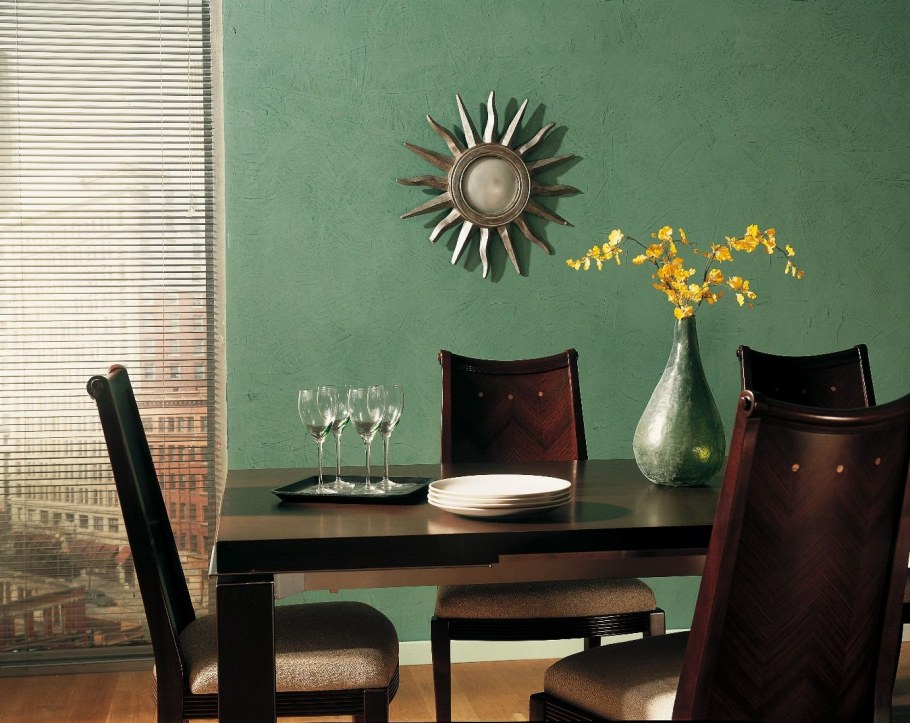 Декоративная штукатурка зеленого цвета в интерьере