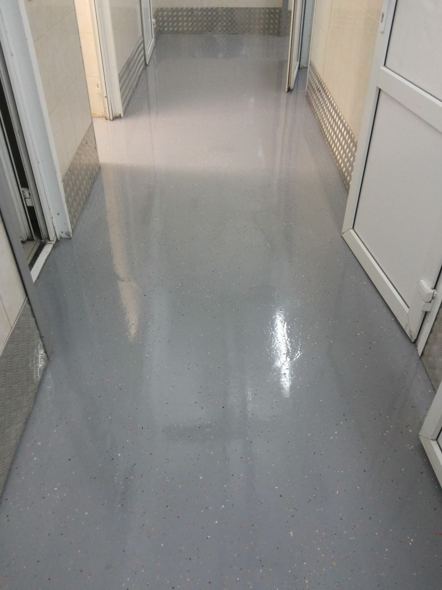 Наливной пол серый