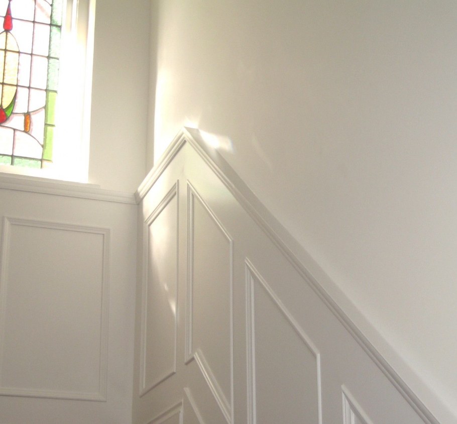 Стеновые панели буазери на лестницу