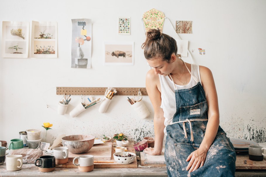 Творческая девушка