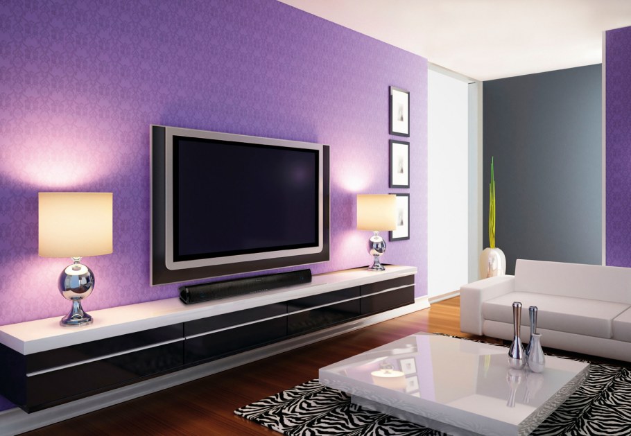 Фиолетовые стены в зале