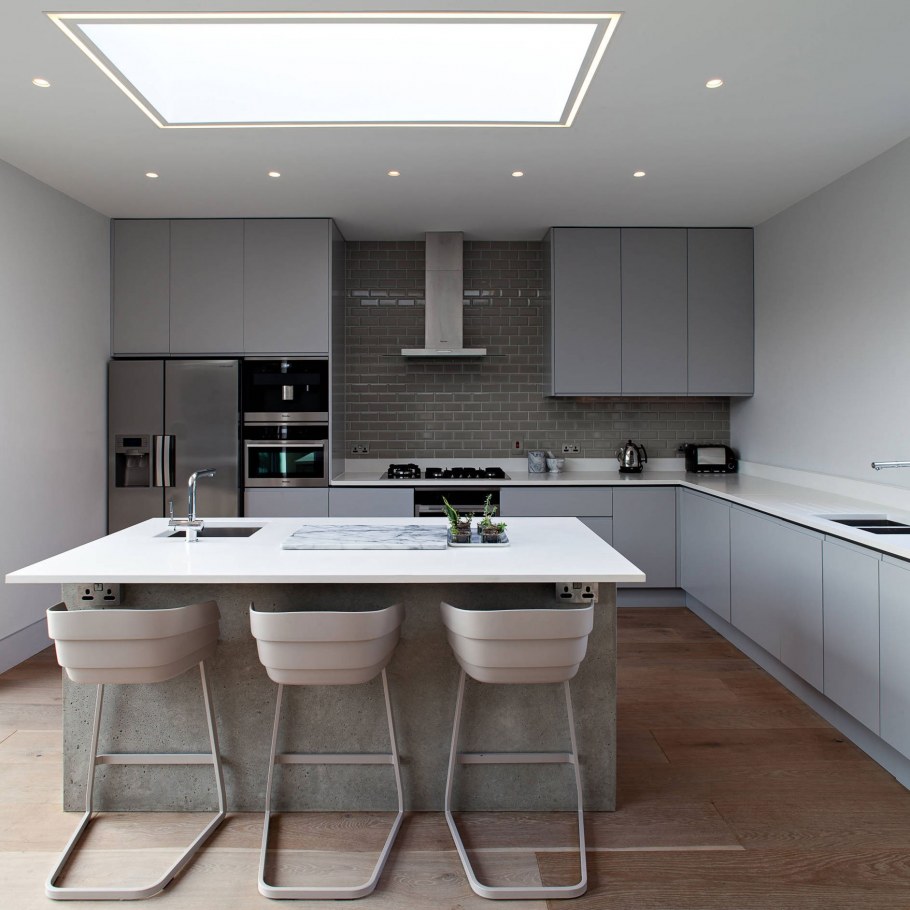 Интерьер серой кухни