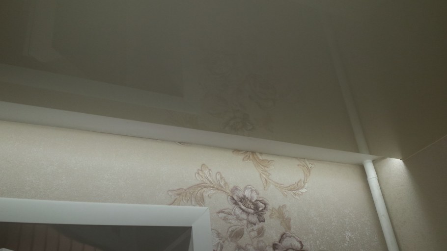 Натяжной потолок с загибом