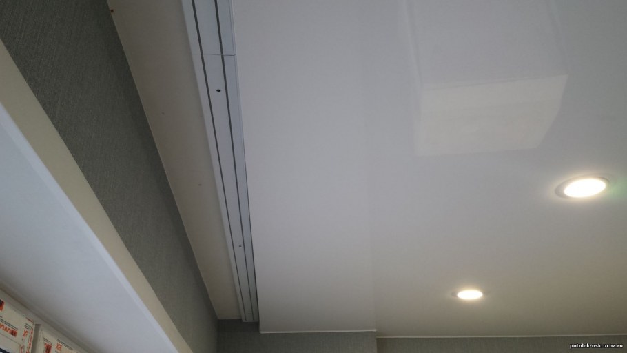 Подвесной потолок с нишей под карниз